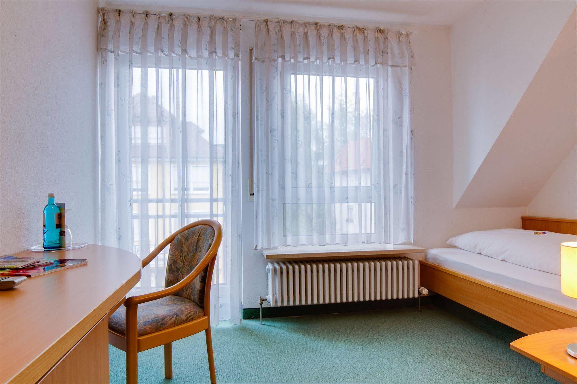 Central Hotel פרידריכסהאפן מראה חיצוני תמונה